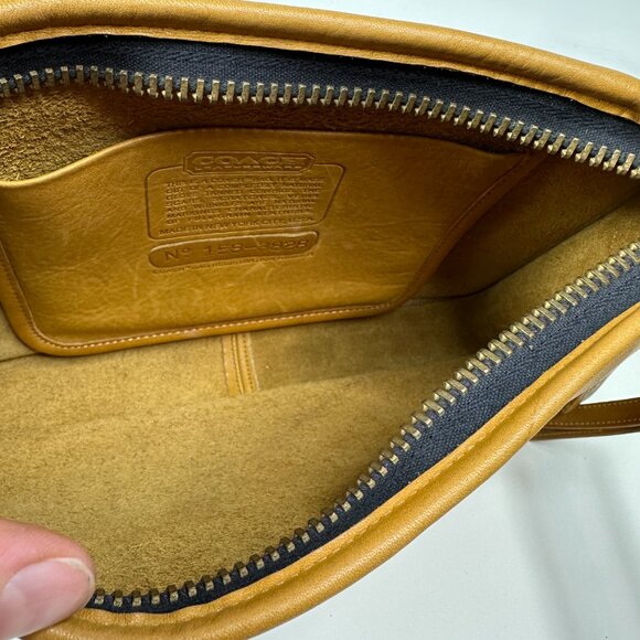 COACH Basic Bag #9455 Tan Leather Vintage 1970s Zippered Clutch Shoulder Bag - Picture 13 of 16
